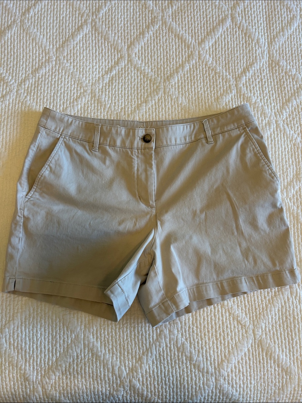 Tommy Bahama 5” khaki Shorts women’s 14